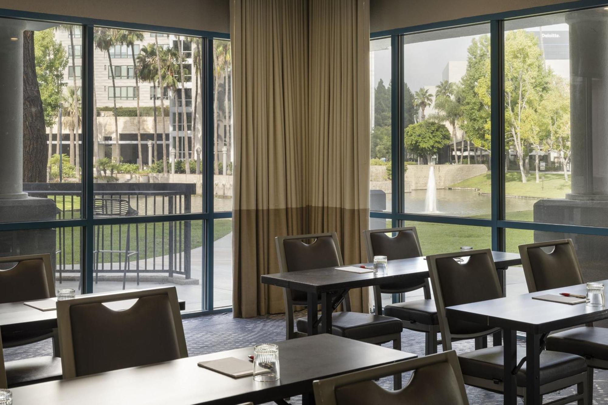 Costa Mesa Marriott Hotel Екстериор снимка