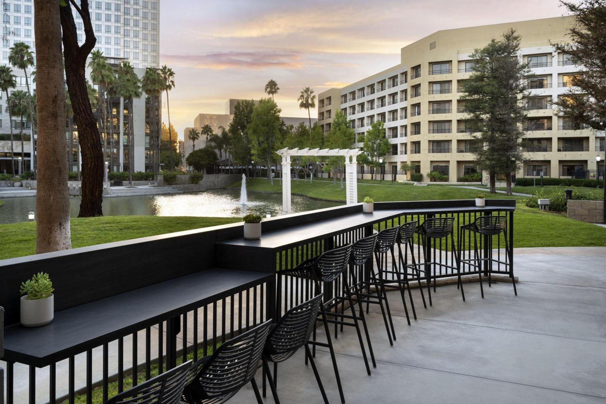 Costa Mesa Marriott Hotel Екстериор снимка