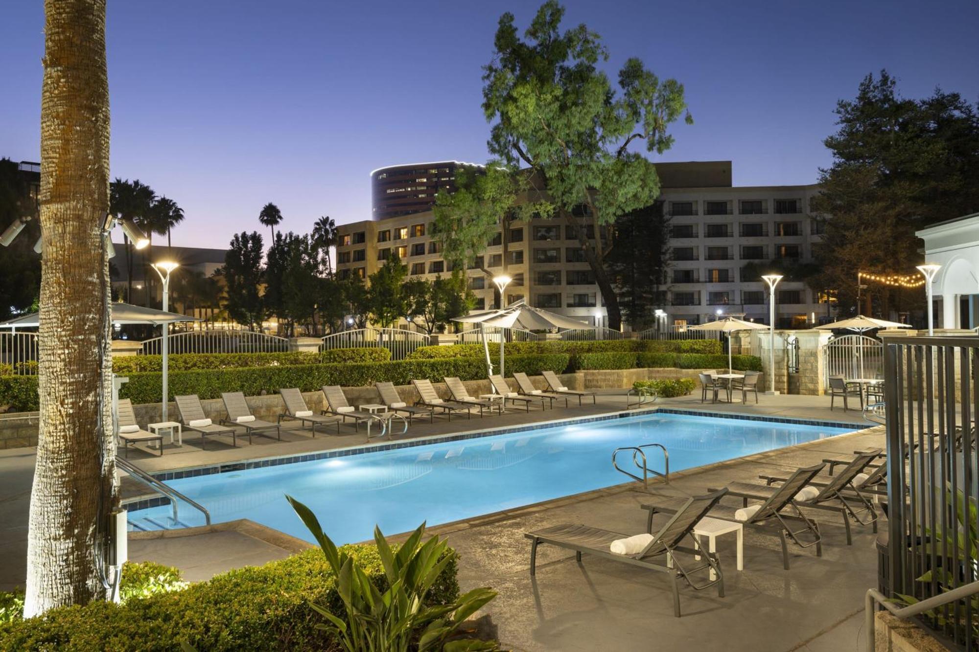 Costa Mesa Marriott Hotel Екстериор снимка